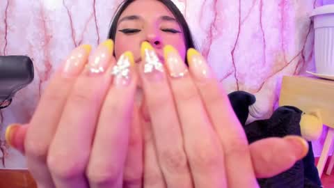 Snapshot of lila_elliot chatting on 01-28-25, 11:17 Lila online show from 01-28-25, 11:17