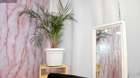 Snapshot of lila_elliot chatting on 02-06-25, 10:43 Lila online show from 02-06-25, 10:43