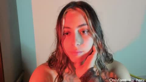 Snapshot of lila_herz chatting on 02-27-25, 04:52 Ren online show from 02-27-25, 04:52