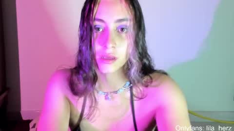 Snapshot of lila_herz chatting on 03-12-25, 02:30 Ren online show from 03-12-25, 02:30