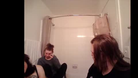 Snapshot of lilbratty_clouds_ogpuffdragon chatting on 02-04-26, 11:27 lilbratty_clouds_ogpuffdragon online show from 02-04-26, 11:27