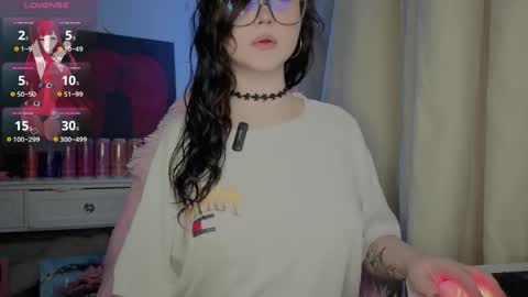 Nika and Lori online show from 05-01-26, 10:42