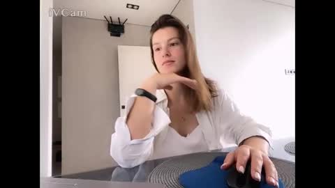 Snapshot of lili_2905 chatting on 09-24-25, 09:34 lili_2905 online show from 09-24-25, 09:34