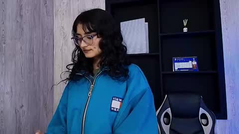 lili_clan online show from 11-25-25, 05:18