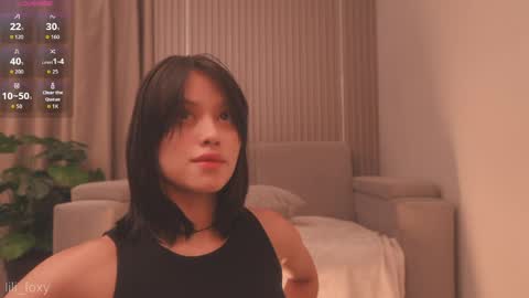 Snapshot of lili_foxy chatting on 05-15-26, 12:17 lili online show from 05-15-26, 12:17