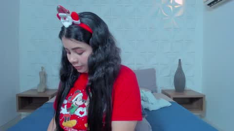 Snapshot of lili_mccormick chatting on 12-24-24, 07:28 SALOME online show from 12-24-24, 07:28