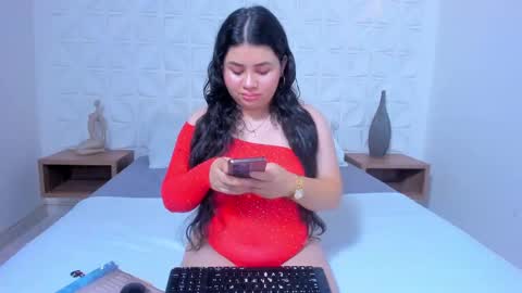 Snapshot of lili_mccormick chatting on 02-15-25, 04:47 SALOME online show from 02-15-25, 04:47