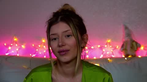 Snapshot of liliabianca chatting on 12-15-24, 10:18 Mia online show from 12-15-24, 10:18
