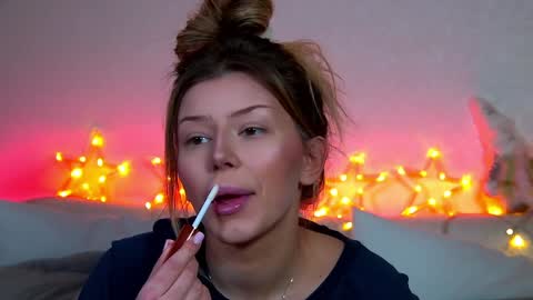 Snapshot of liliabianca chatting on 12-27-24, 06:57 Mia online show from 12-27-24, 06:57
