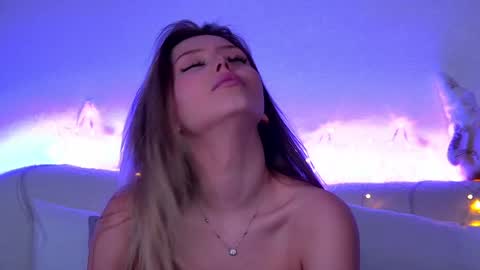 Snapshot of liliabianca chatting on 12-27-24, 04:32 Mia online show from 12-27-24, 04:32