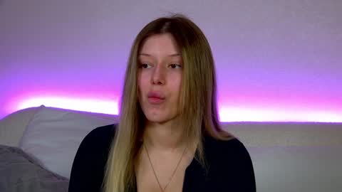 Snapshot of liliabianca chatting on 01-28-25, 06:27 Mia online show from 01-28-25, 06:27