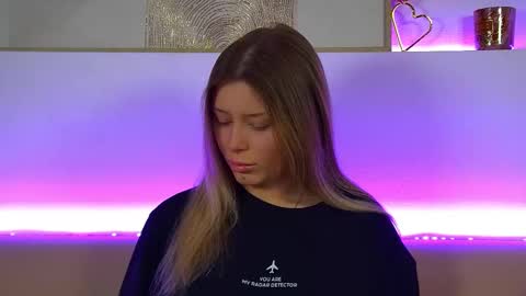 Snapshot of liliabianca chatting on 02-09-25, 01:35 Mia online show from 02-09-25, 01:35