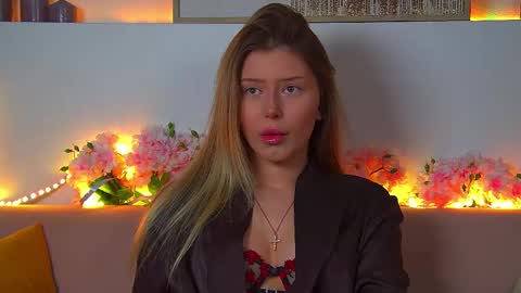 Snapshot of liliabianca chatting on 02-16-25, 12:43 Mia online show from 02-16-25, 12:43