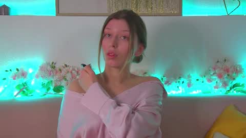Snapshot of liliabianca chatting on 02-18-25, 06:26 Mia online show from 02-18-25, 06:26