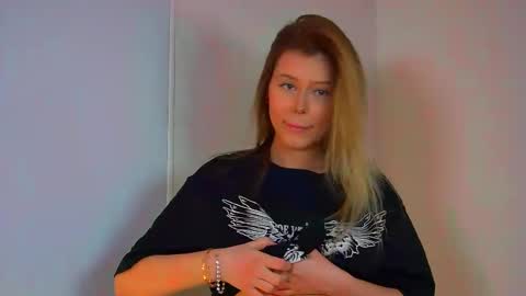 Snapshot of liliabianca chatting on 02-18-25, 03:43 Mia online show from 02-18-25, 03:43