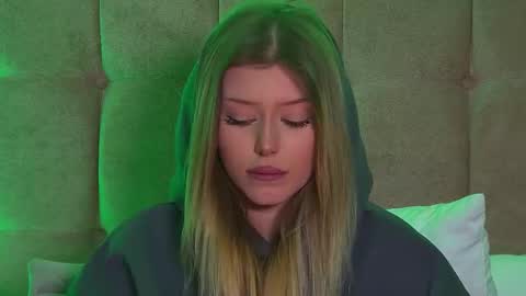 Snapshot of liliabianca chatting on 02-21-25, 04:26 Mia online show from 02-21-25, 04:26