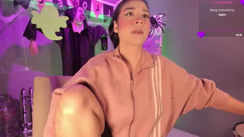 holis soy lily chang no olvides el pulgar arriba es muy importante para mi 3 independent model online show from 10-10-25, 07:46