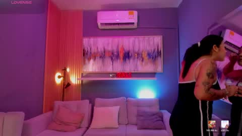 holis soy lily chang no olvides el pulgar arriba es muy importante para mi 3 independent model online show from 04-29-26, 07:53