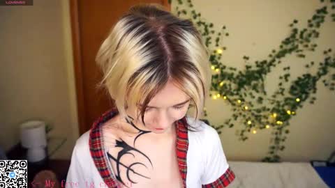 Lilian online show from 11-21-25, 07:07