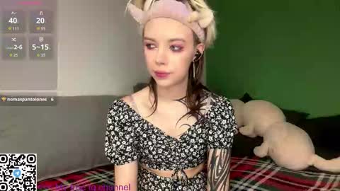 Snapshot of liliandaniels chatting on 01-10-26, 07:10 Lilian online show from 01-10-26, 07:10