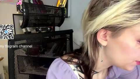 Snapshot of liliandaniels chatting on 02-03-26, 06:40 Lilian online show from 02-03-26, 06:40