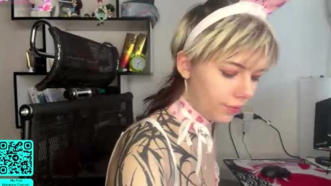 Snapshot of liliandaniels chatting on 02-14-26, 07:38 Lilian online show from 02-14-26, 07:38