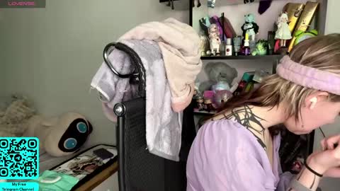 Lilian online show from 06-06-26, 07:02