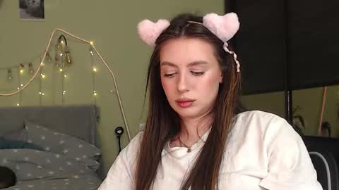 Snapshot of liliatlu chatting on 10-10-25, 04:50 Lilu online show from 10-10-25, 04:50