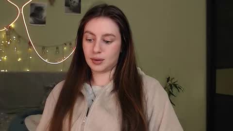 Snapshot of liliatlu chatting on 10-15-25, 10:43 Lilu online show from 10-15-25, 10:43