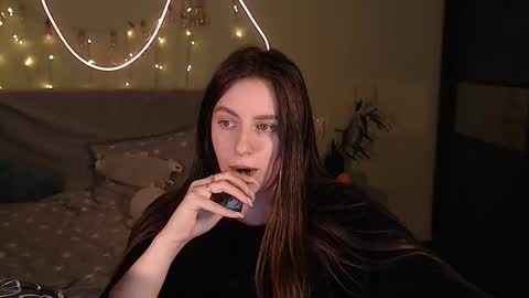 Snapshot of liliatlu chatting on 10-20-25, 12:11 Lilu online show from 10-20-25, 12:11