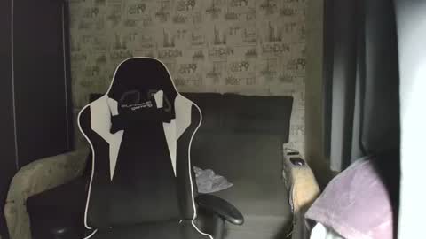 liliawoolf online show from 12-19-25, 05:03