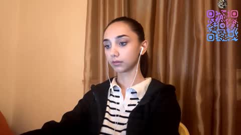 Snapshot of lilihalvorsen chatting on 10-15-25, 10:21 Lina online show from 10-15-25, 10:21