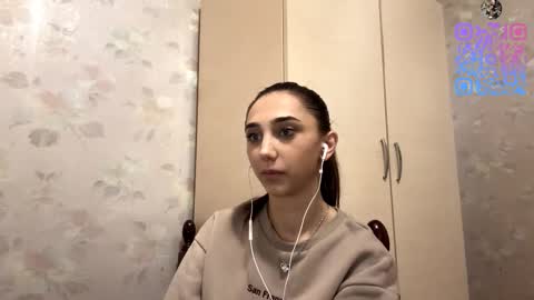 Snapshot of lilihalvorsen chatting on 10-16-25, 10:11 Lina online show from 10-16-25, 10:11