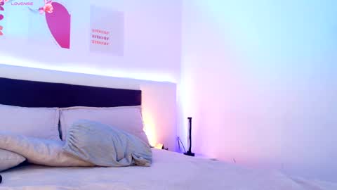 Lilith Savett online show from 04-15-26, 07:58