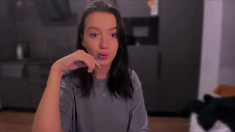 Snapshot of lililaluna chatting on 12-12-24, 06:31             ...  online show from 12-12-24, 06:31