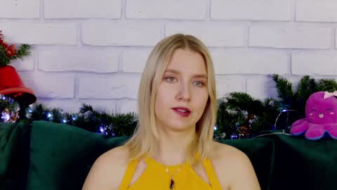 Snapshot of lililinn chatting on 12-17-24, 05:29 LiliLinn online show from 12-17-24, 05:29