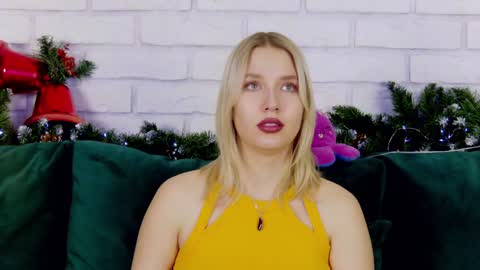 Snapshot of lililinn chatting on 12-17-24, 11:39 LiliLinn online show from 12-17-24, 11:39