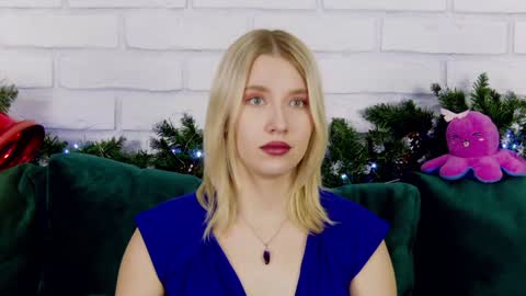 Snapshot of lililinn chatting on 12-18-24, 07:15 LiliLinn online show from 12-18-24, 07:15