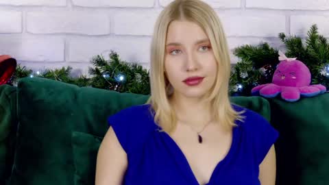 Snapshot of lililinn chatting on 12-18-24, 10:19 LiliLinn online show from 12-18-24, 10:19