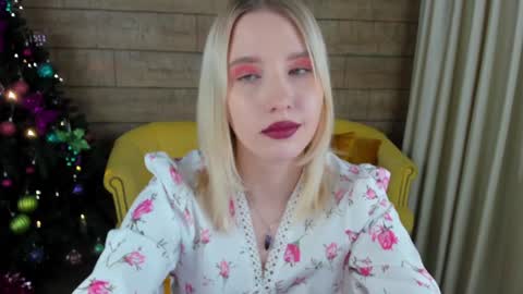 Snapshot of lililinn chatting on 12-21-24, 12:16 LiliLinn online show from 12-21-24, 12:16