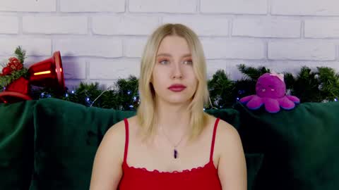 Snapshot of lililinn chatting on 12-24-24, 05:49 LiliLinn online show from 12-24-24, 05:49