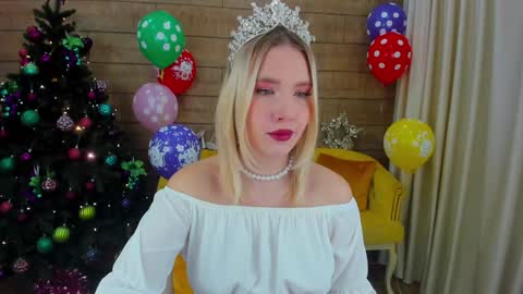 Snapshot of lililinn chatting on 12-26-24, 05:15 LiliLinn online show from 12-26-24, 05:15