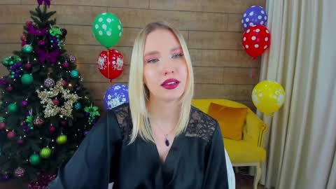 Snapshot of lililinn chatting on 12-26-24, 02:48 LiliLinn online show from 12-26-24, 02:48