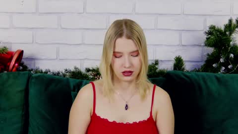 Snapshot of lililinn chatting on 01-13-25, 04:18 LiliLinn online show from 01-13-25, 04:18