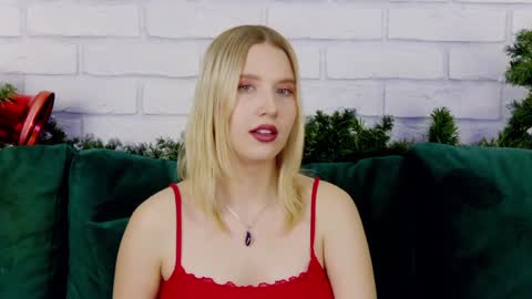 Snapshot of lililinn chatting on 01-13-25, 10:25 LiliLinn online show from 01-13-25, 10:25