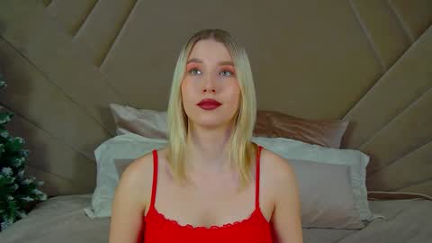 Snapshot of lililinn chatting on 01-17-25, 11:49 LiliLinn online show from 01-17-25, 11:49