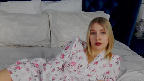 Snapshot of lililinn chatting on 01-18-25, 02:12 LiliLinn online show from 01-18-25, 02:12