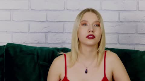 Snapshot of lililinn chatting on 01-20-25, 10:29 LiliLinn online show from 01-20-25, 10:29