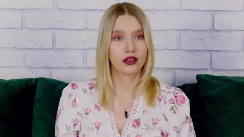 Snapshot of lililinn chatting on 01-21-25, 11:03 LiliLinn online show from 01-21-25, 11:03