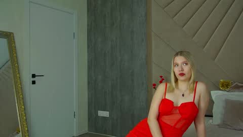 Snapshot of lililinn chatting on 01-22-25, 01:53 LiliLinn online show from 01-22-25, 01:53